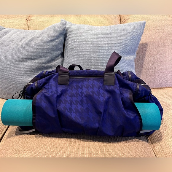 Lululemon Weekend Warriors Bag - Picture 3 of 10